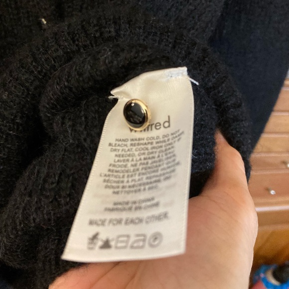 Alpaca blend V-neck sweater - Picture 6 of 6